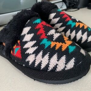 C.C Exclusive Women's Aztec Pattern Knit Winter Indoor Outdoor Slippers Sz 8-10